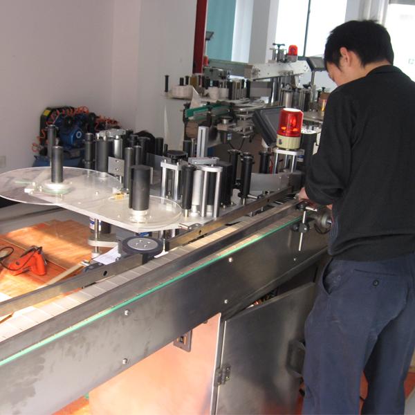 വാട്ടർ ബോട്ടിലുകൾക്കായി ബോട്ടിൽ സെപ്പറേറ്ററുള്ള സീമെൻസ് പി‌എൽ‌സി ഓട്ടോമാറ്റിക് ലേബലിംഗ് മെഷീൻ