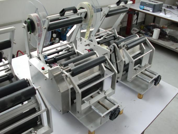 സ്വയം പശ സ്റ്റിക്കർ റ round ണ്ട് ബോട്ടിൽ ഓട്ടോമാറ്റിക് ലേബലിംഗ് മെഷീൻ 220 വി