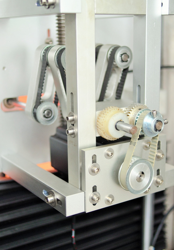 തൊപ്പിയും ബോഡി സീലിംഗും രണ്ട് തലകളുള്ള സ്ലീവ് ലേബലിംഗ് മെഷീൻ ചുരുക്കുന്നു