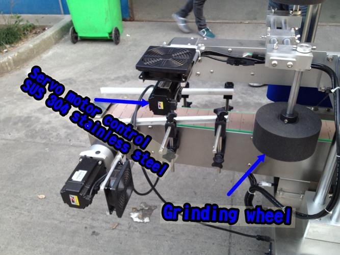 തിരശ്ചീന ചെറിയ കുപ്പി ലേബലിംഗ് മെഷീൻ / ഓട്ടോമാറ്റിക് ലേബൽ ആപ്ലിക്കേറ്റർ മെഷീൻ