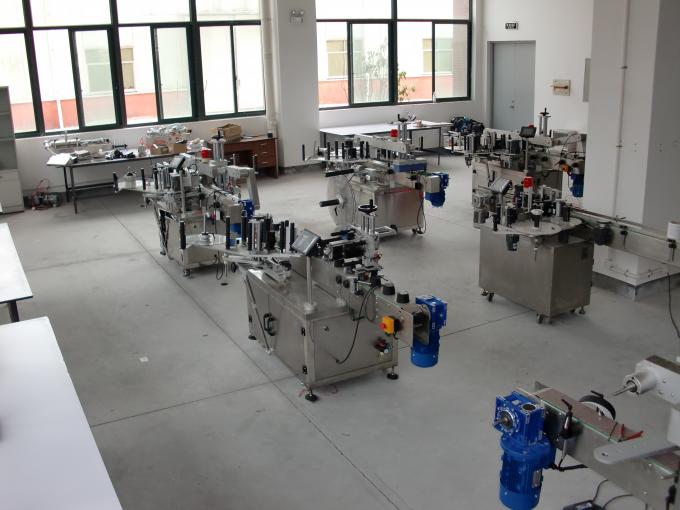 ഹൈ സ്പീഡ് ഡബിൾ സൈഡ് സ്റ്റിക്കർ ലേബലിംഗ് മെഷീൻ ഹൈഡ്രോളിക് ഓയിൽ