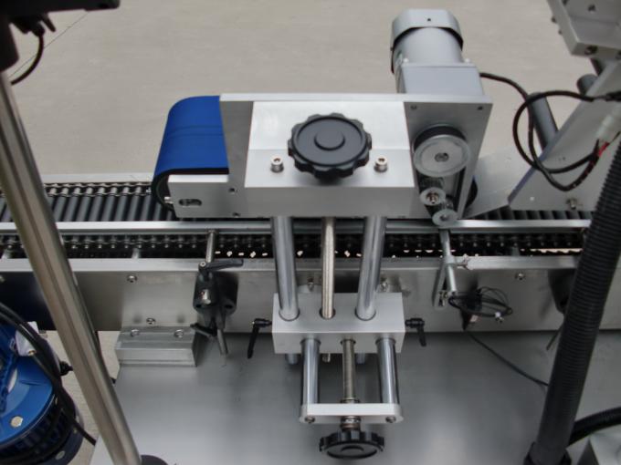 ചെറിയ കുപ്പി സ്വയം പശ സ്റ്റിക്കറിനായി ഹൈ സ്പീഡ് ഫുൾ-ഓട്ടോമാറ്റിക് വിയൽ ലേബലിംഗ് മെഷീൻ