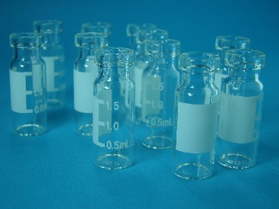 സിറപ്പ് സെൽഫ് പശ റ ound ണ്ട് ബോട്ടിൽ സ്റ്റിക്കർ ലേബലിംഗ് മെഷീൻ 2000 X 1100 X 1300 Mm