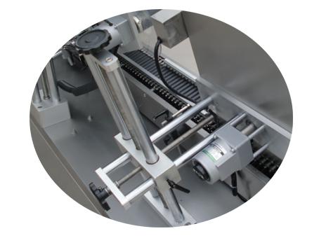 പേപ്പർ ട്യൂബ് ലേബലിംഗ് മെഷീൻ 500 റോളർ സ്വയം പശ ഫാബ്രിക് സ്റ്റിക്കർ ലേബൽ