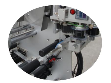 10 മില്ലി സർട്ടിഫിക്കറ്റ് ഇരട്ട ലെയർ ലേബൽ സ്റ്റിക്കർ ഉള്ള ചെറിയ കുപ്പി ലേബലിംഗ് മെഷീൻ