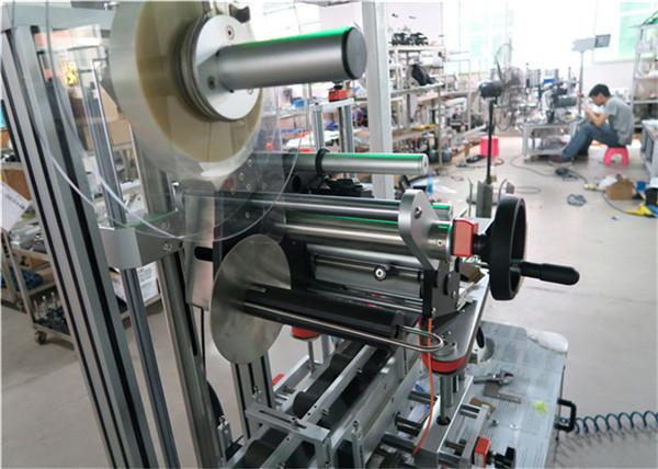 കൺവെയർ / ടോപ്പ് ലേബലിംഗ് ഉപകരണങ്ങളുള്ള ഓട്ടോ ടോപ്പ് ലേബലിംഗ് മെഷീൻ ഫ്ലാറ്റ് ഉപരിതല ലേബൽ ആപ്ലിക്കേറ്റർ