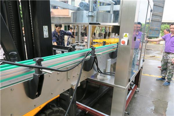 കാര്യക്ഷമമായ ബോട്ടിൽ റോട്ടറി സ്റ്റിക്കർ ലേബലിംഗ് മെഷീൻ ഉപകരണം പി‌എൽ‌സി ടച്ച് സ്‌ക്രീൻ