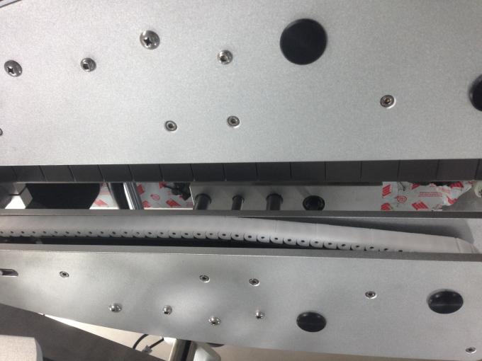 ഒന്നിലധികം തരങ്ങൾ ബോട്ടിൽ സ്റ്റിക്കർ ലേബലിംഗ് മെഷീൻ പി‌എൽ‌സി നിയന്ത്രണ സംവിധാനം