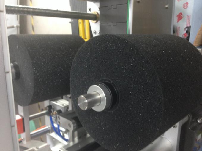 റ ound ണ്ട് / ഫ്ലാറ്റ് / സ്ക്വയർ ബോട്ടിലിനുള്ള സെർവർ മോട്ടോർ ബോട്ടിൽ ലേബലർ മെഷീൻ