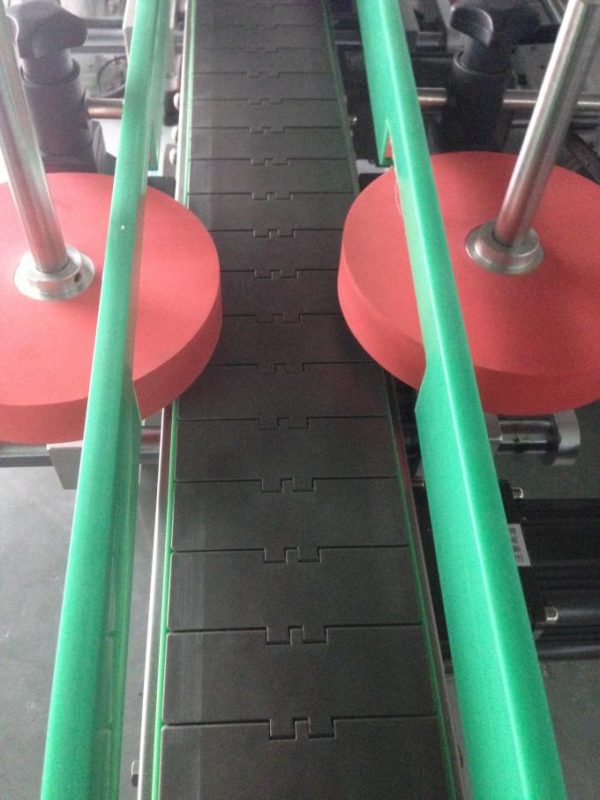 റ / ണ്ട് / സ്ക്വയർ / സബ്യൂലിഫോം ബോട്ടിലിനുള്ള ഓട്ടോമേറ്റഡ് ലേബൽ ആപ്ലിക്കേറ്റർ