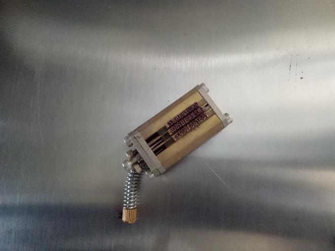 കോഡിംഗ് മെഷീൻ ഉപയോഗിച്ച് ഇഷ്ടാനുസൃതമാക്കിയ മൂന്ന് അല്ലെങ്കിൽ ഇരട്ട സൈഡ് സ്റ്റിക്കർ ലേബലിംഗ് മെഷീൻ