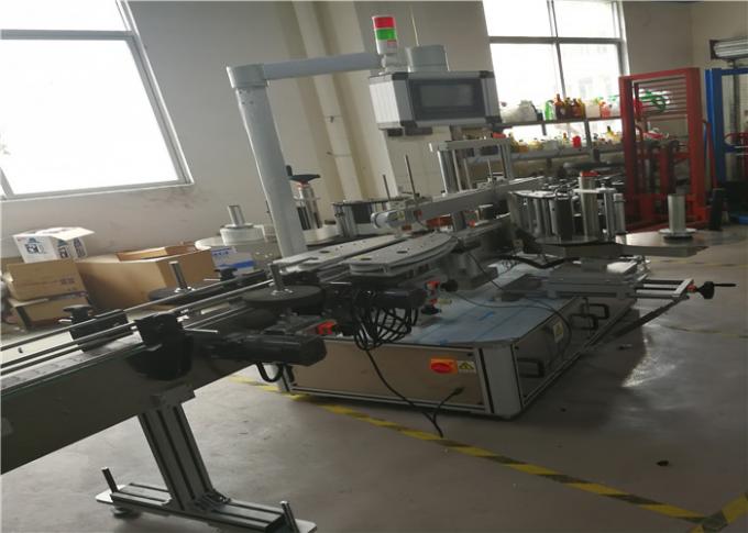 കെമിക്കൽ, വാട്ടർ പ്ലാസ്റ്റിക് ബോട്ടിൽ സ്റ്റിക്ക് 3 ലേബലുകൾക്കായി സ്വയം പശ സ്റ്റിക്കർ ലേബലിംഗ് മെഷീൻ