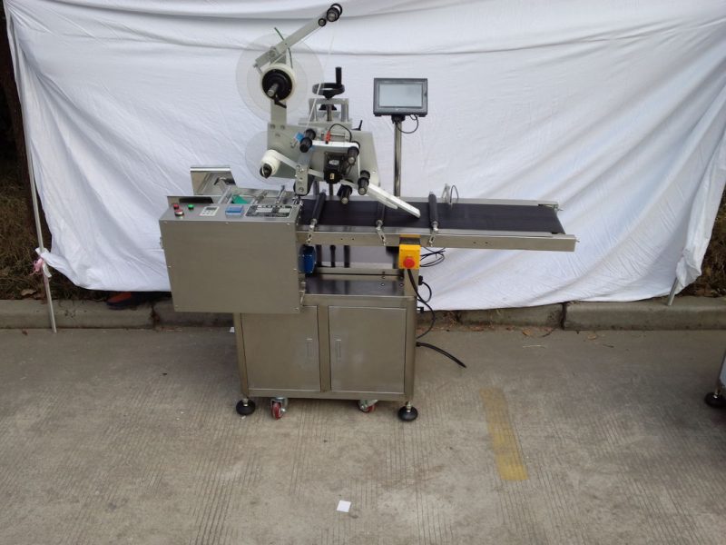 ചൈന ഹാൻഡ് ബാഗ് പേപ്പർ ഫ്ലാറ്റ് ഉപരിതല ലേബൽ ആപ്ലിക്കേറ്റർ സെർവ മോട്ടോർ ടെൽറ്റ പ്രശസ്ത ബ്രാൻഡ് വിതരണക്കാരൻ