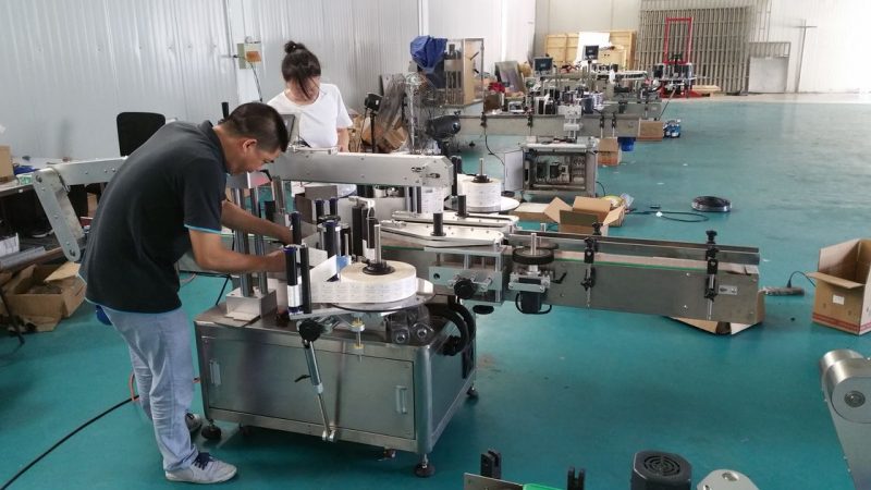 ചൈന കസ്റ്റമൈസ്ഡ് വാട്ടർ ബോട്ടിൽ ലേബലിംഗ് മെഷീൻ, ഇരട്ട വശ വിതരണക്കാരനായ ഓട്ടോമാറ്റിക് ബെഞ്ച് ലേബലർ മെഷീൻ