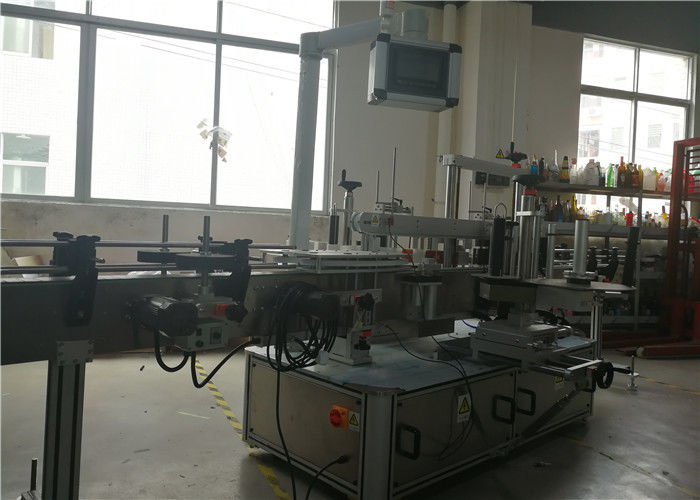 കെമിക്കൽ, വാട്ടർ പ്ലാസ്റ്റിക് ബോട്ടിൽ സ്റ്റിക്ക് 3 ലേബലുകൾ വിതരണക്കാരനായ ചൈന സെൽഫ് പശ സ്റ്റിക്കർ ലേബലിംഗ് മെഷീൻ